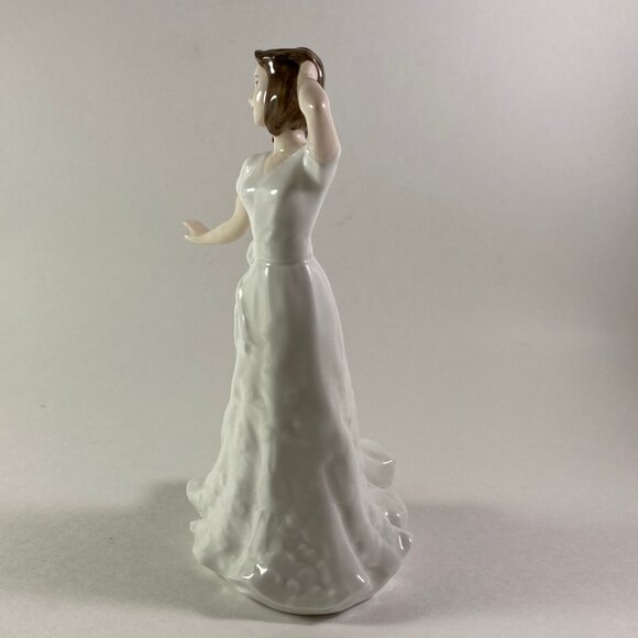 ROYAL DOULTON - CHARMED Figurine #HN 4445 Artist Signed 5.5" inches tall - Picture 5 of 9